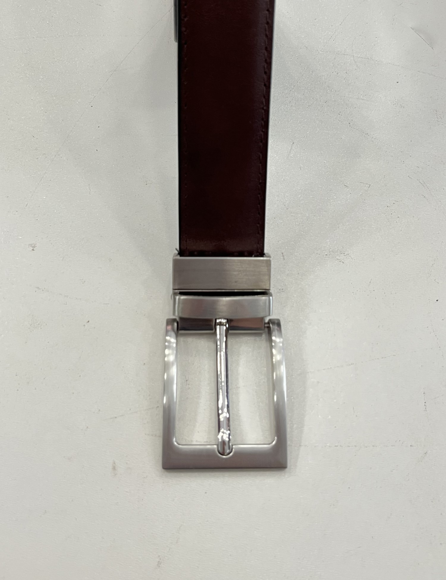 Ανδρική μαύρη καφέ ζώνη διπλής όψεως από δερματίνη 250452 φωτογραφία